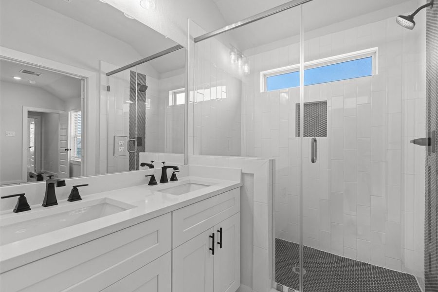Representative furnished interior of a home built from the Hera 1605 SB by Saratoga Homes in Glendale Lakes, Rosharon (Image 8).