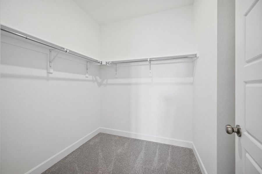 Spacious, unfurnished interior of a new home in The Aurora Highlands, Aurora (Image 18).