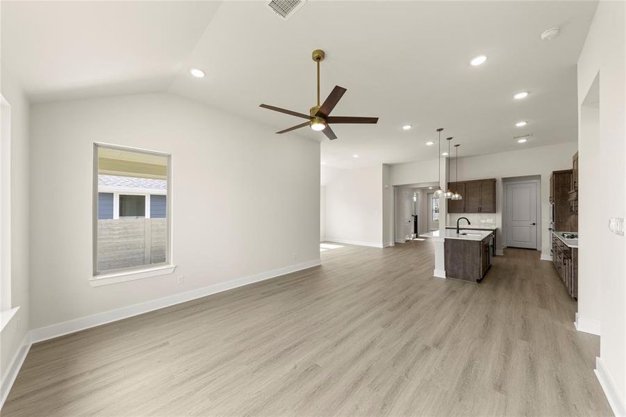 11. 2708 Andorra - Family (2) 11. 2708 Andorra - Family (2)