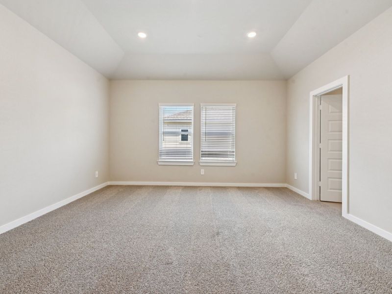 Spacious, unfurnished interior of a new home in Pinewood Trails - City Series, Atascocita (Image 18).