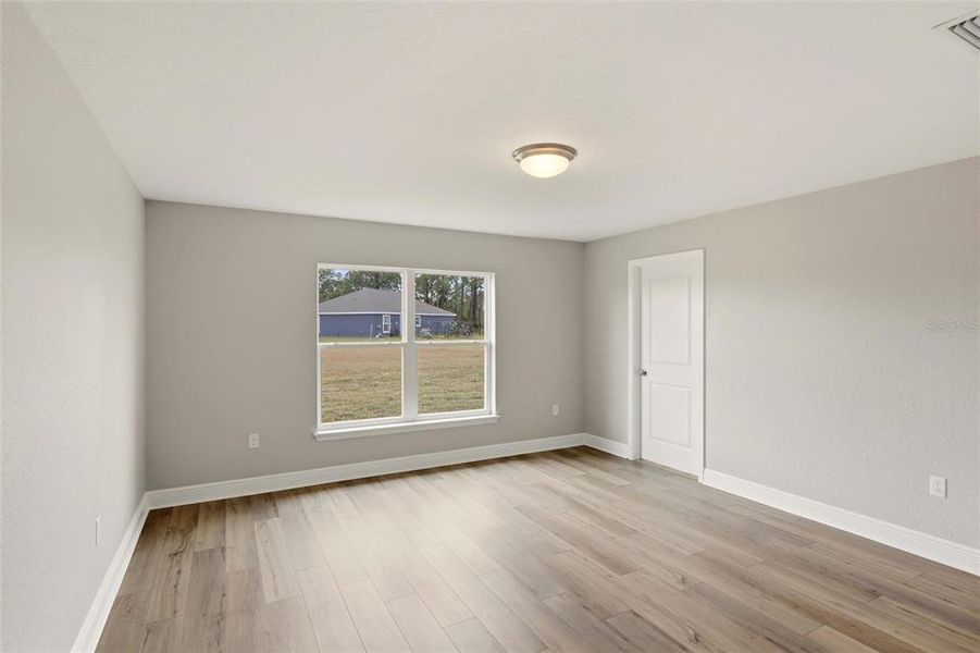 Spacious, unfurnished interior of a new home in , Sebring (Image 20).