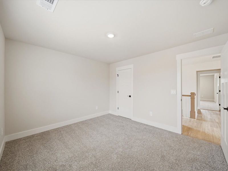 Spacious, unfurnished interior of a new home in Ashby Woods, Boiling Springs (Image 17).