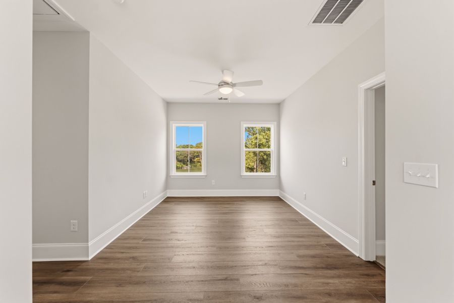 Spacious, unfurnished interior of a new home in Lakeside Saluda, Greenville (Image 23).