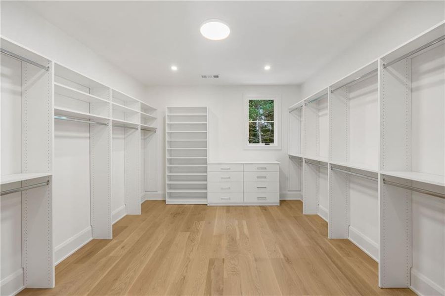 Spacious, unfurnished interior of a new home in , Sandy Springs (Image 20).