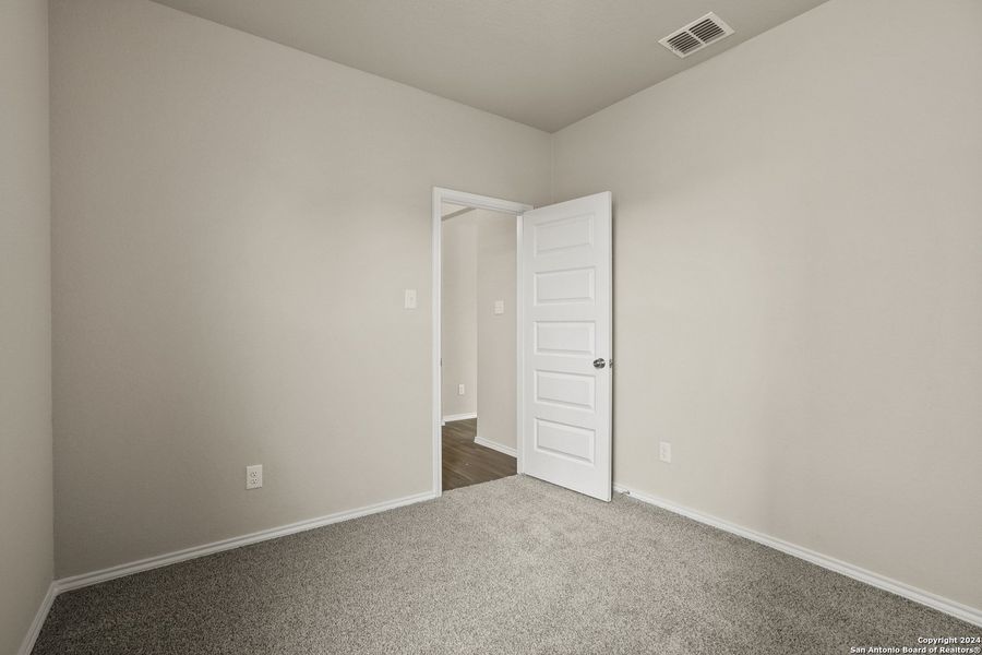 Spacious, unfurnished interior of a new home in Blue Ridge Ranch, San Antonio (Image 8).