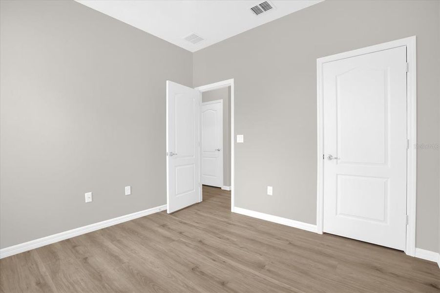 Spacious, unfurnished interior of a new home in , Sebring (Image 21).