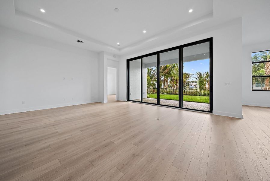 Spacious, unfurnished interior of a new home in , Palm Beach Gardens (Image 43).