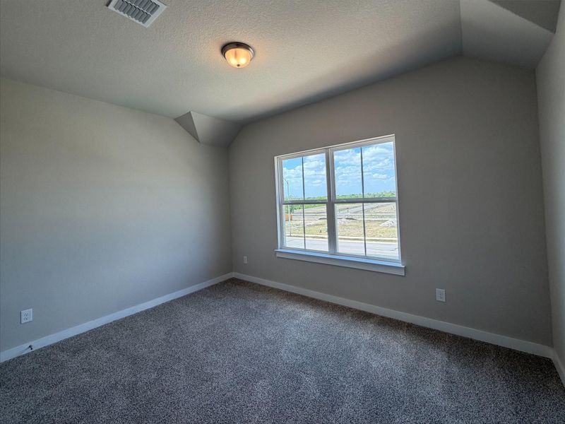 Spacious, unfurnished interior of a new home in Creeks Crossing, Elgin (Image 11).