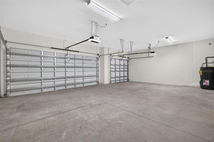 Spacious, unfurnished interior of a new home in , Port Charlotte (Image 17).