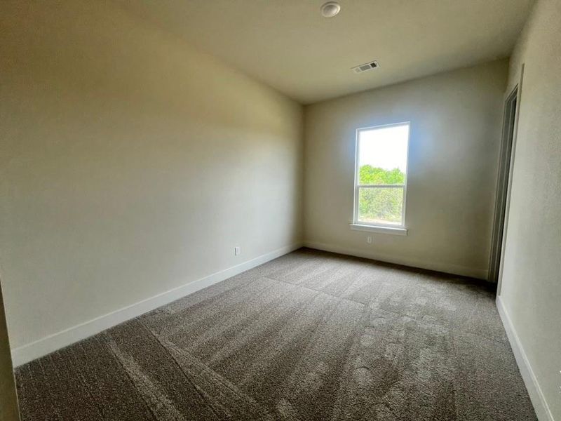 Spacious, unfurnished interior of a new home in Eagle Ridge Estates, Weatherford (Image 15).