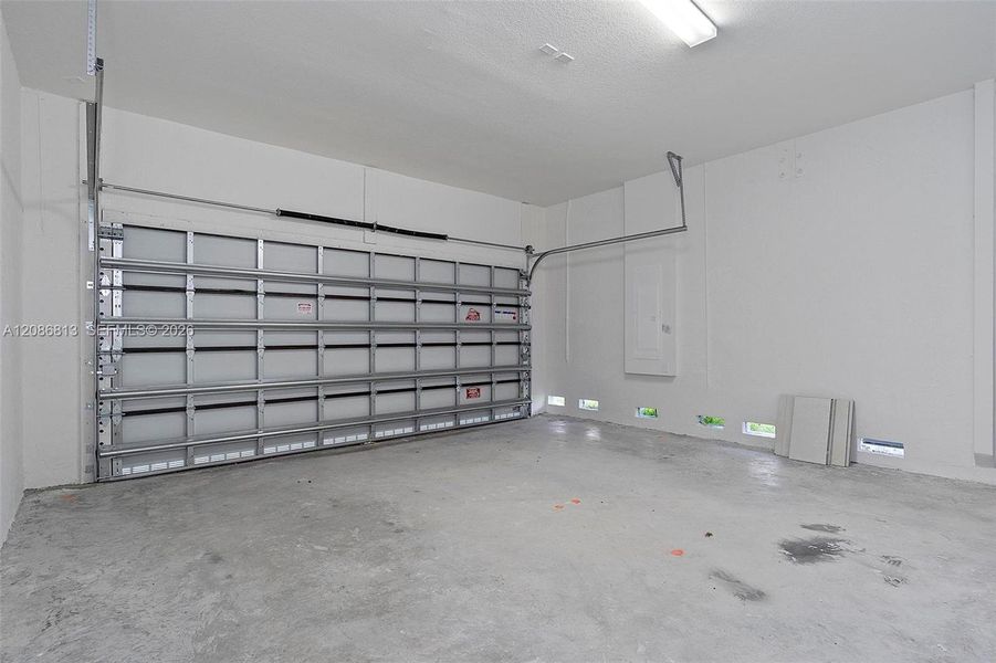 Spacious, unfurnished interior of a new home in , Cutler Bay (Image 19).
