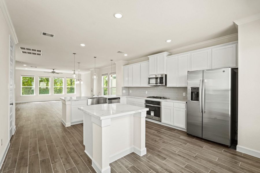 Convenient center island Convenient center island