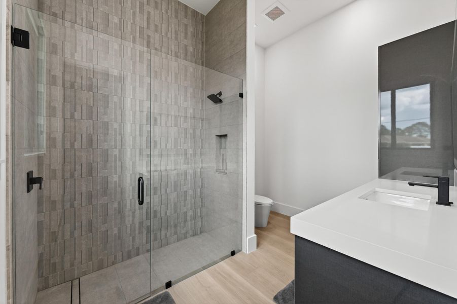 BATHROOM 3