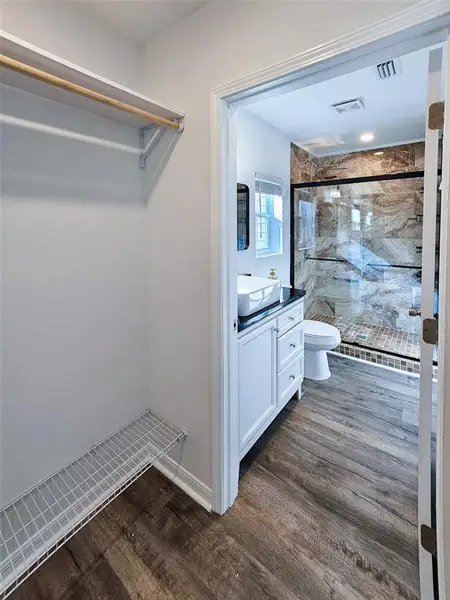 Furnished interior view inside a new home in , Dunnellon (Image 10).