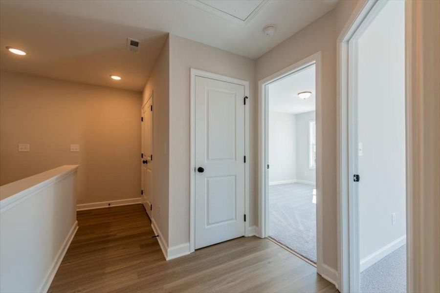 Spacious, unfurnished interior of a new home in Cherokee Township, Acworth (Image 26).