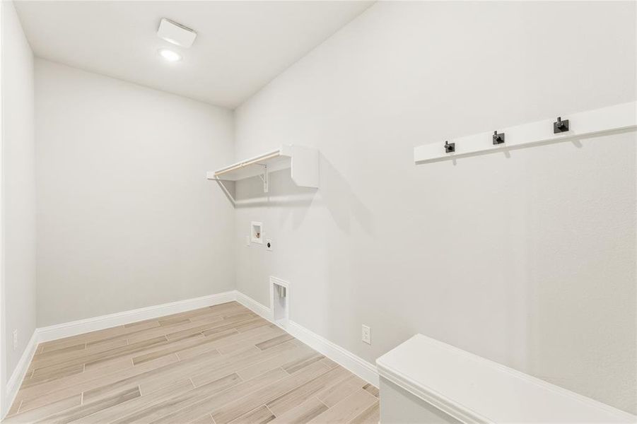 Spacious, unfurnished interior of a new home in Sunrise at Garden Valley, Waxahachie (Image 31). Spacious, unfurnished interior of a new home in Sunrise at Garden Valley, Waxahachie (Image 31).