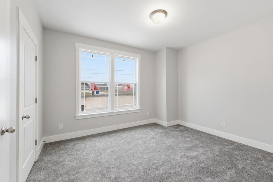 Spacious, unfurnished interior of a new home in Las Palomas Country Club Estates, La Vernia (Image 20).