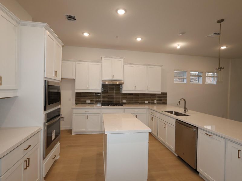 Furnished interior view inside a new home in Edgewood, Leander (Image 9).