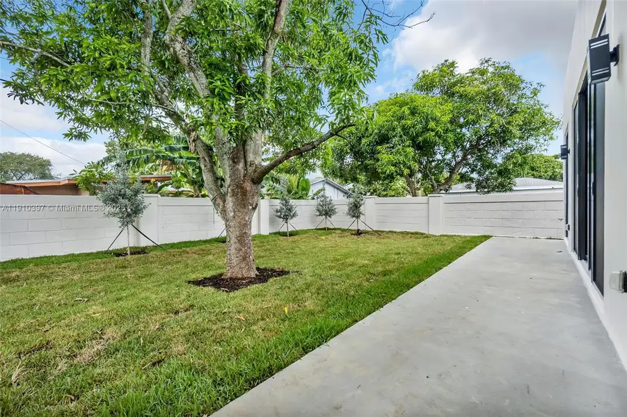 Exterior details and patio area of a home in , Fort Lauderdale (Image 4). Exterior details and patio area of a home in , Fort Lauderdale (Image 4).