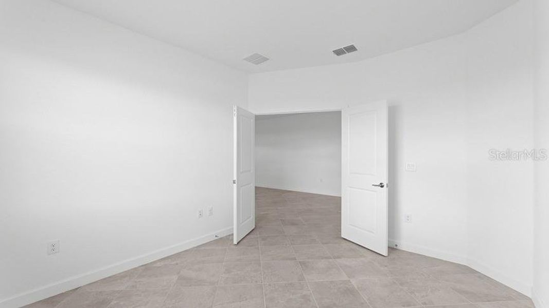 Spacious, unfurnished interior of a new home in Palm Lake at Coco Bay, Englewood (Image 15).