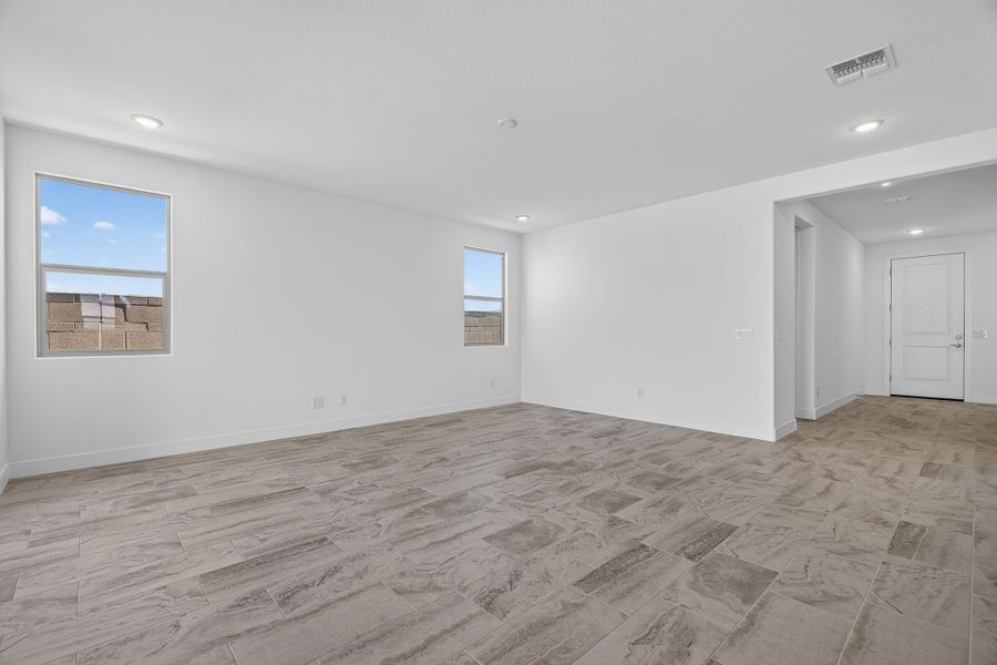 Spacious, unfurnished interior of a new home in The Grove at El Cidro, Goodyear (Image 21).