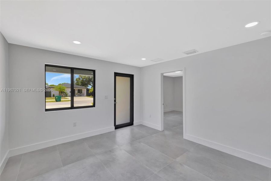 Spacious, unfurnished interior of a new home in , Miami Gardens (Image 47).