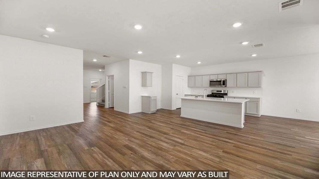 Spacious, unfurnished interior of a new home in River Ranch Trails, Dayton (Image 15).