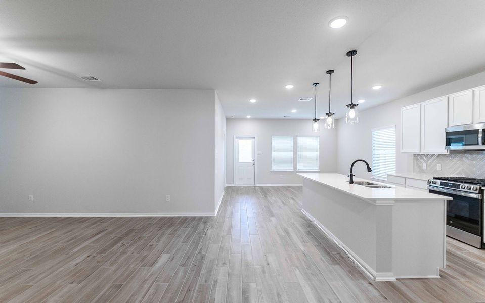 Furnished interior view inside a new home in Lago Mar, Texas City (Image 3).