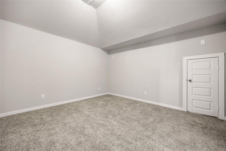Spacious, unfurnished interior of a new home in , Rosenberg (Image 27).