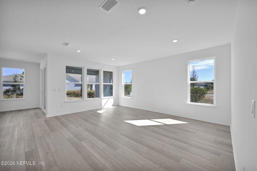 Spacious, unfurnished interior of a new home in Del Webb Wildlight, Yulee (Image 17).