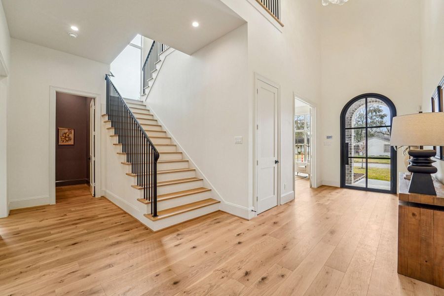 Spacious, unfurnished interior of a new home in , Houston (Image 19).