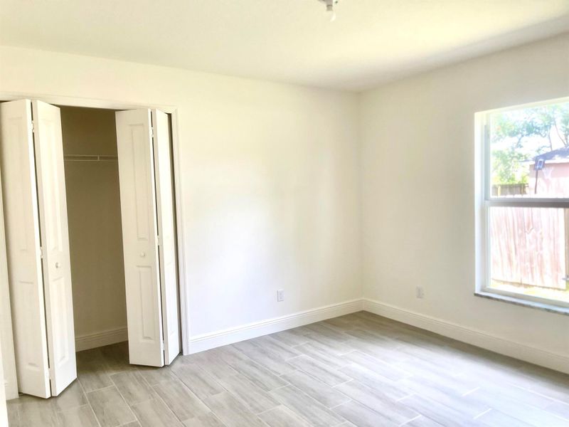 Spacious, unfurnished interior of a new home in , Palm Bay (Image 7).