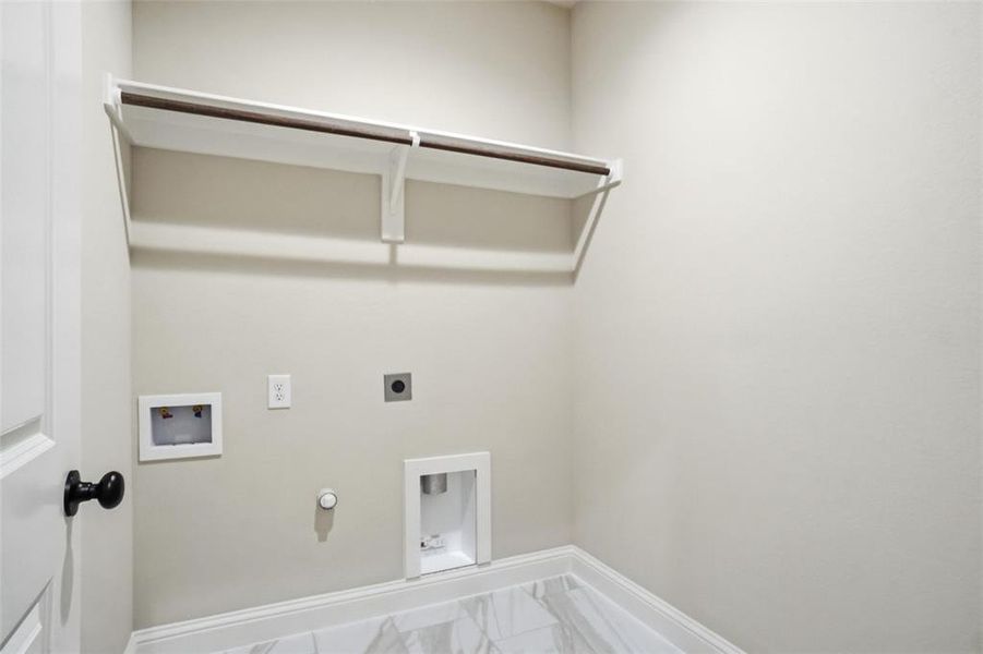 Spacious, unfurnished interior of a new home in , Weatherford (Image 8).