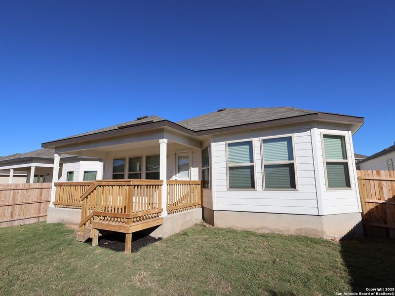 Exterior details and patio area of a home in Blue Ridge Ranch, San Antonio (Image 23).
