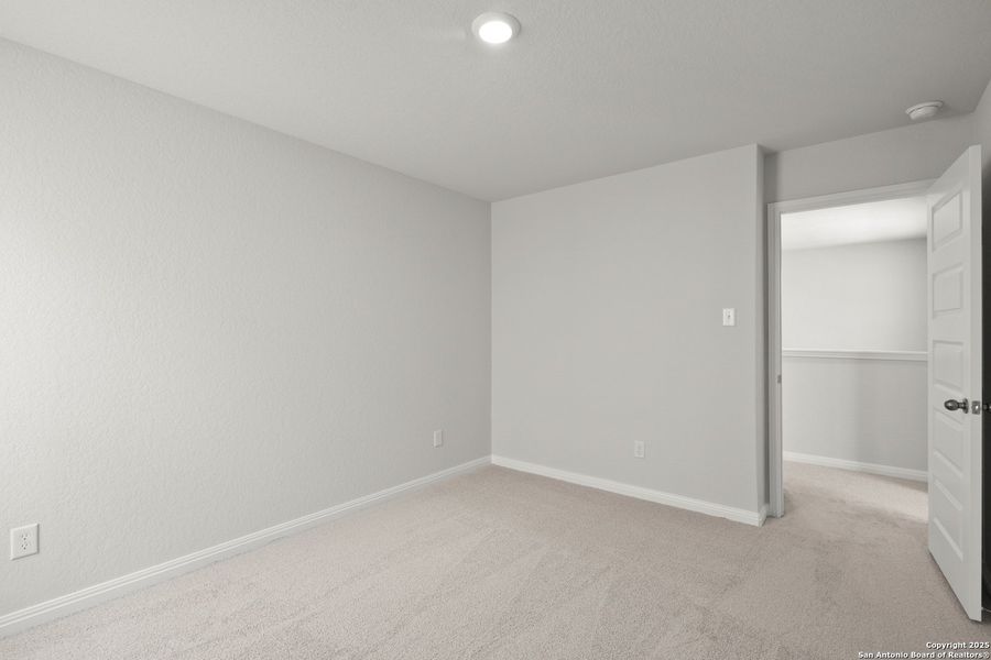 Spacious, unfurnished interior of a new home in Timber Creek, San Antonio (Image 13).