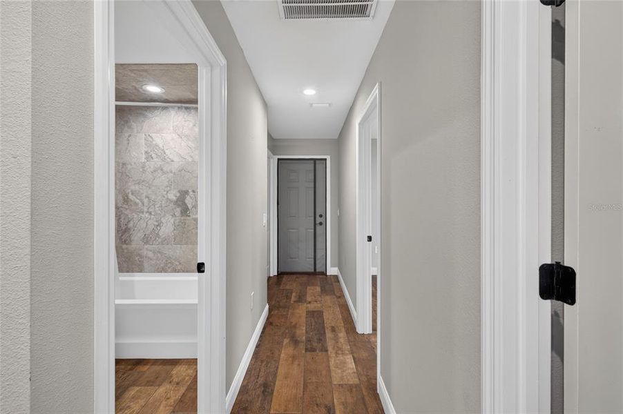 Spacious, unfurnished interior of a new home in , Winter Haven (Image 14).