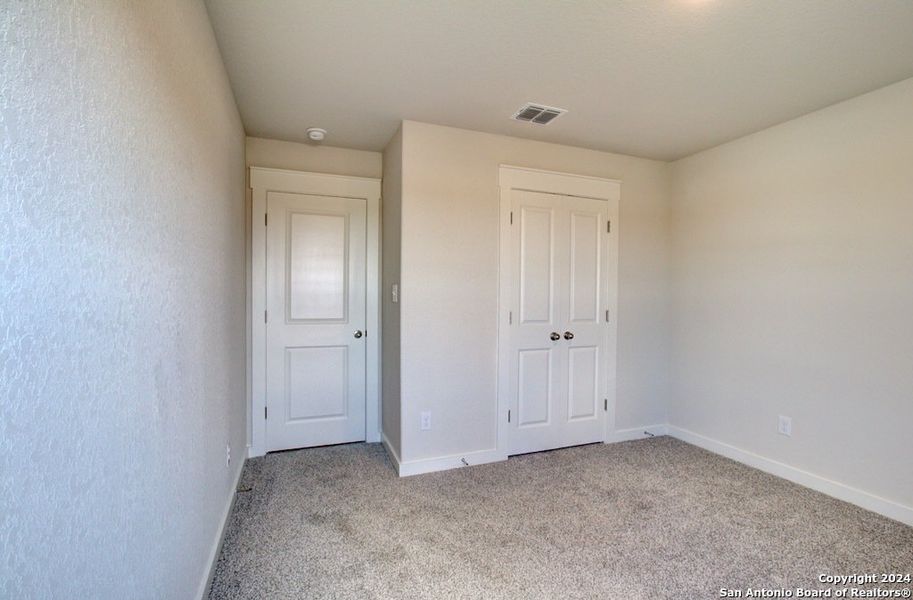 Spacious, unfurnished interior of a new home in Cloud Country, New Braunfels (Image 18).