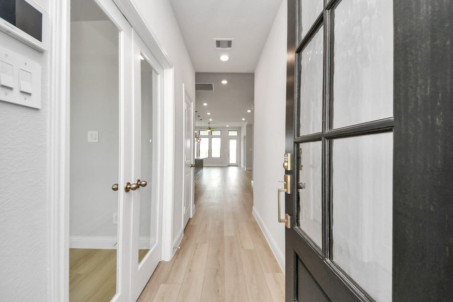 Spacious, unfurnished interior of a new home in Bridgeland: Signature Collection, Cypress (Image 12).