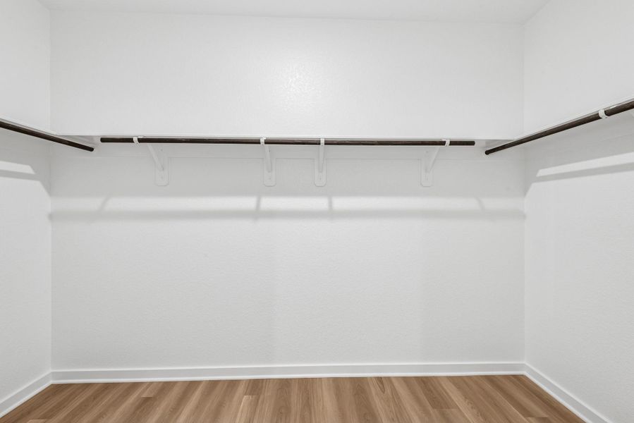 Spacious, unfurnished interior of a new home in Miller's Pond, Rosenberg (Image 17).