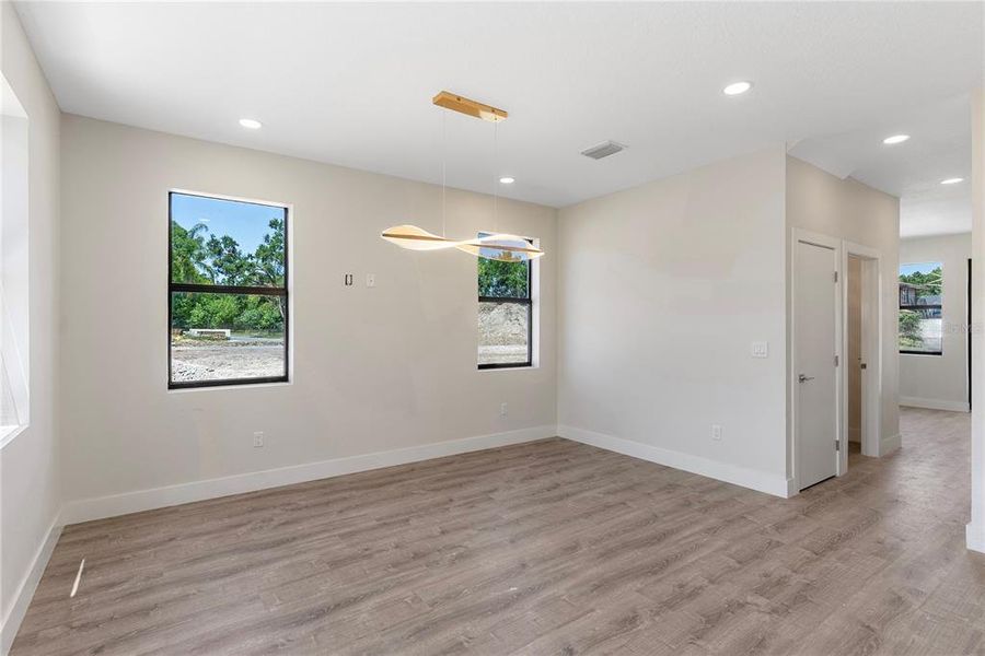 Spacious, unfurnished interior of a new home in , Tampa (Image 25).
