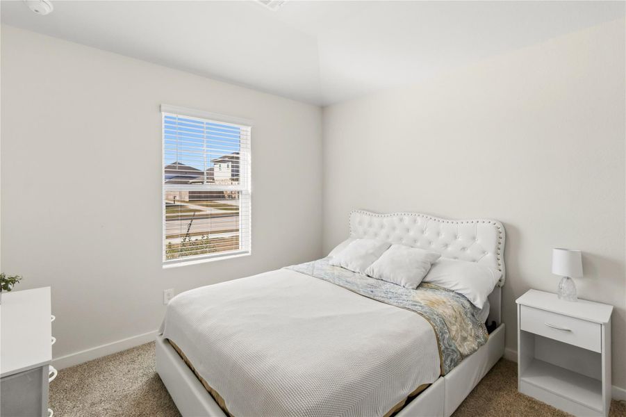 Secondary bedroom with en suite bathroom