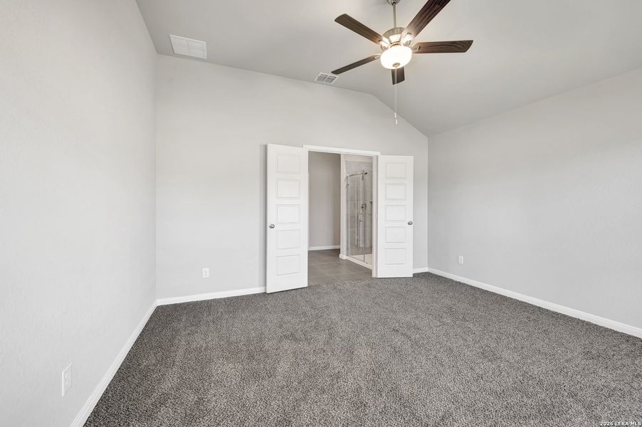 Spacious, unfurnished interior of a new home in Greenspoint Heights, Seguin (Image 36).