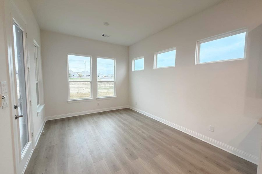 Spacious, unfurnished interior of a new home in Ridge Park Estates, Royse City (Image 16).