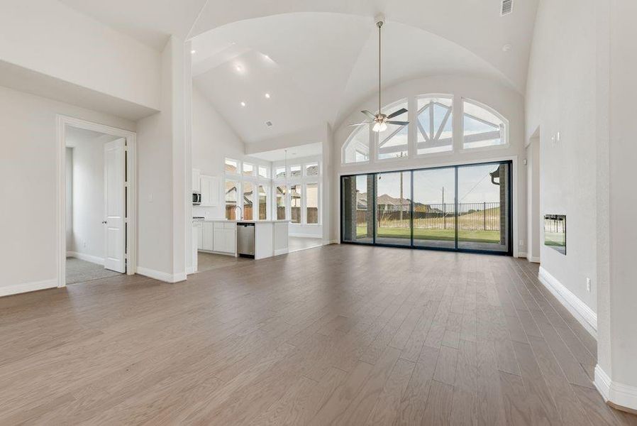 Spacious, unfurnished interior of a new home in Breezy Hill, Rockwall (Image 20).