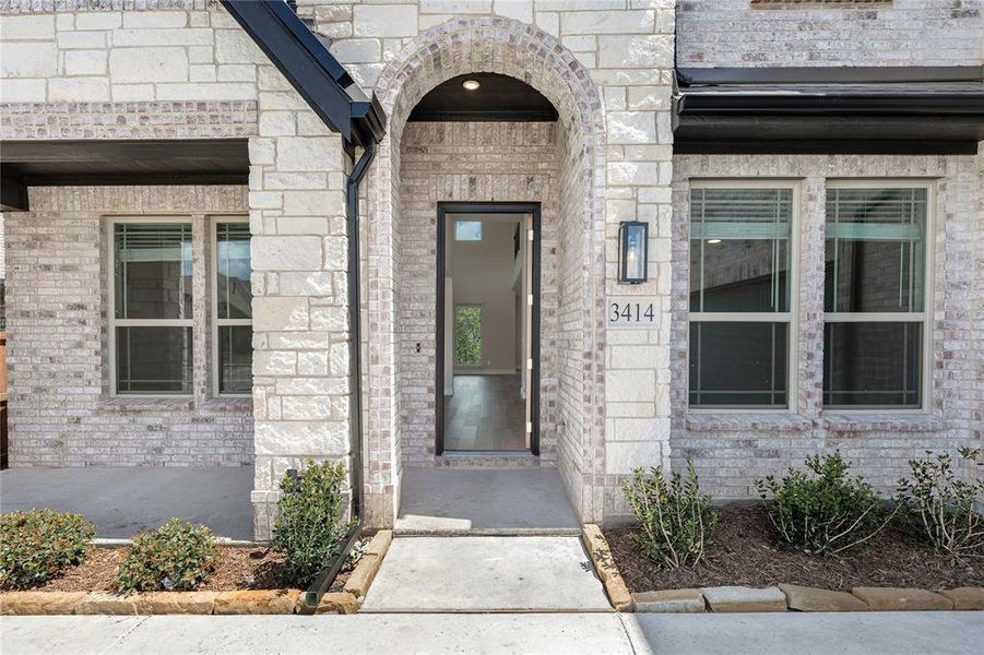 Exterior details and patio area of a home in Liberty, Melissa (Image 3).
