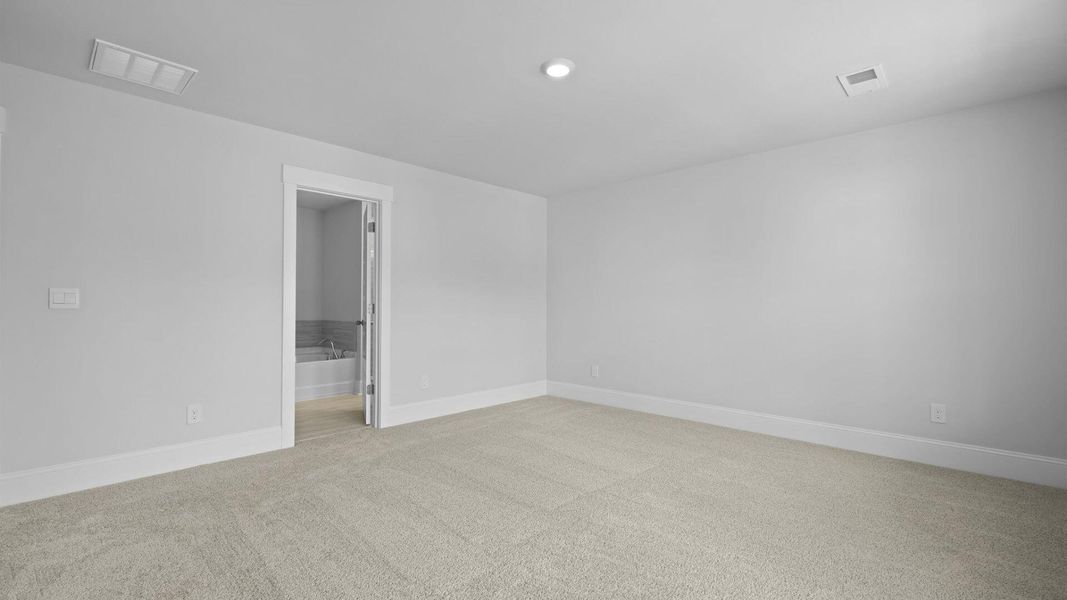 Spacious, unfurnished interior of a new home in Sheep Island, Summerville (Image 33).