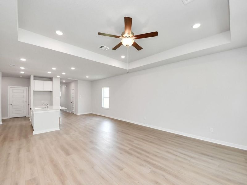 Spacious, unfurnished interior of a new home in Caney Creek Place, Conroe (Image 24).