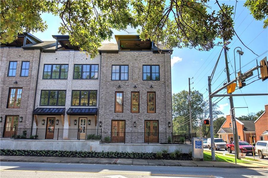 Condo located in Cartersville, GA showcasing its design and architecture (Image 37).