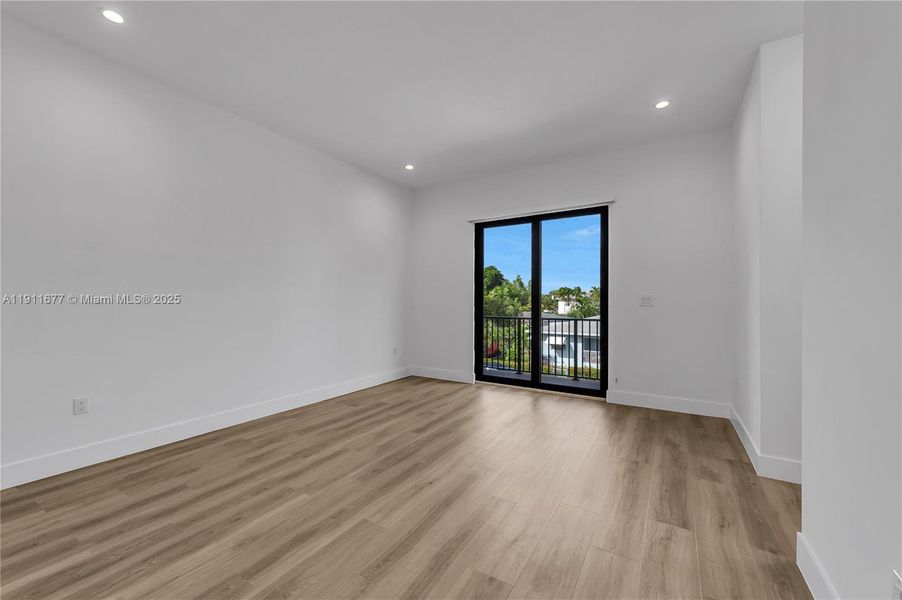 Spacious, unfurnished interior of a new home in , Fort Lauderdale (Image 35). Spacious, unfurnished interior of a new home in , Fort Lauderdale (Image 35).