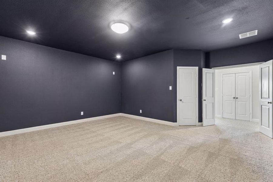 Spacious, unfurnished interior of a new home in Venetian, Weston (Image 12).